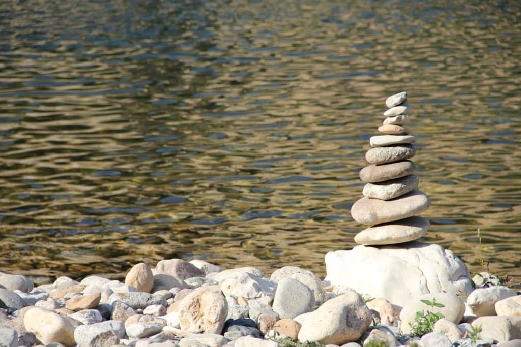 stacks-of-gray-pebbles-qo0gieure0s